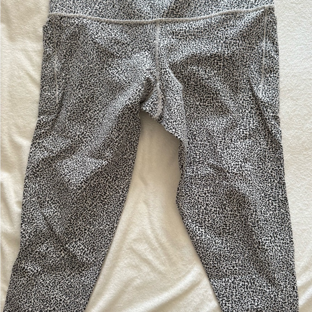 Athleta Women’s Black and White Speckled Leggings